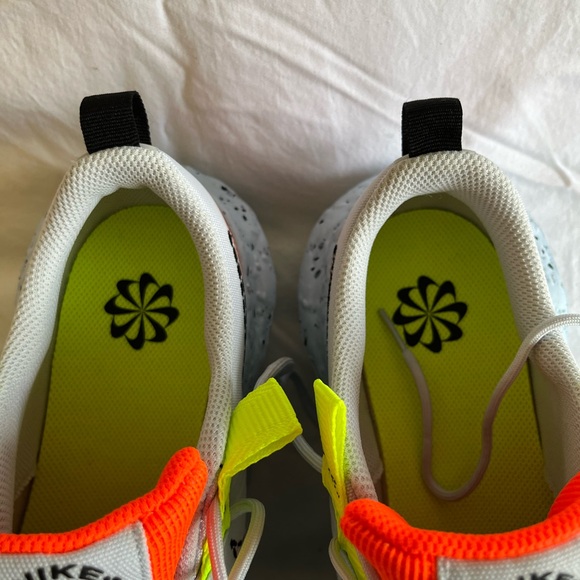 👟♥️NWT Nike Sneakers; super cute in Grey, Orange and Lime - Picture 2 of 12